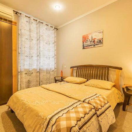 Трехкомнатная Квартира На Крещатике Kiev Ngoại thất bức ảnh